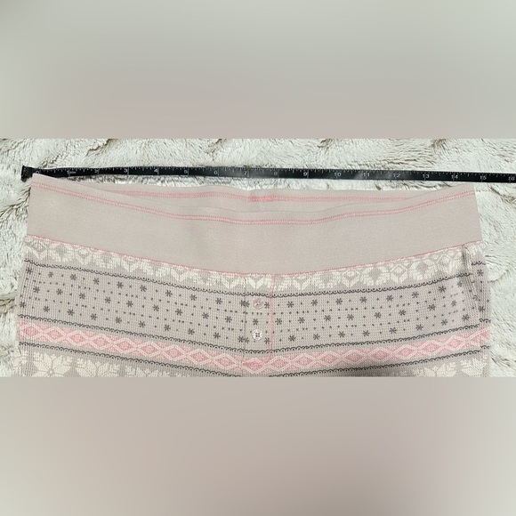 Victoria's Secret Snowflake Print Pink and Gray Pajama Pants - Picture 5 of 12